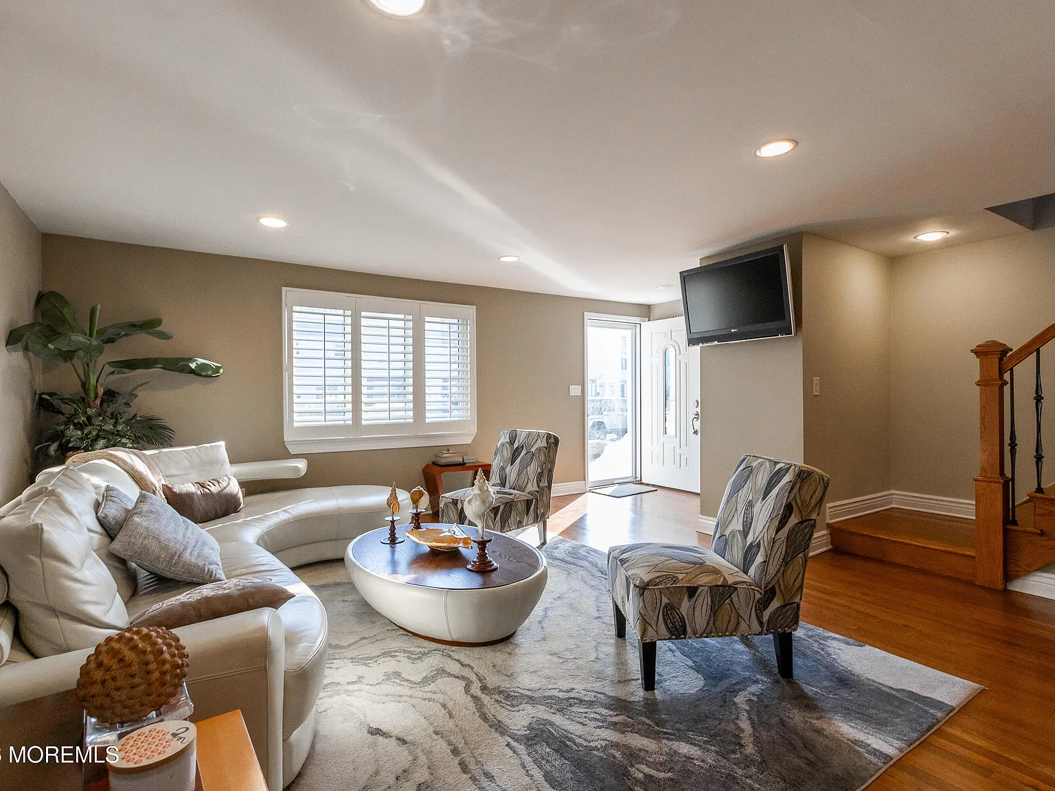 3 bed, 1200 sqft, $2,400 — Photo 2