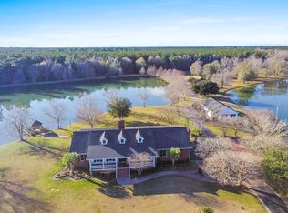 147 Lake Dr, Ridgeville, SC 29472
