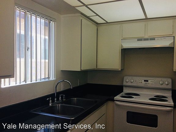 3rd image of 17339 Vanowen St APT 305