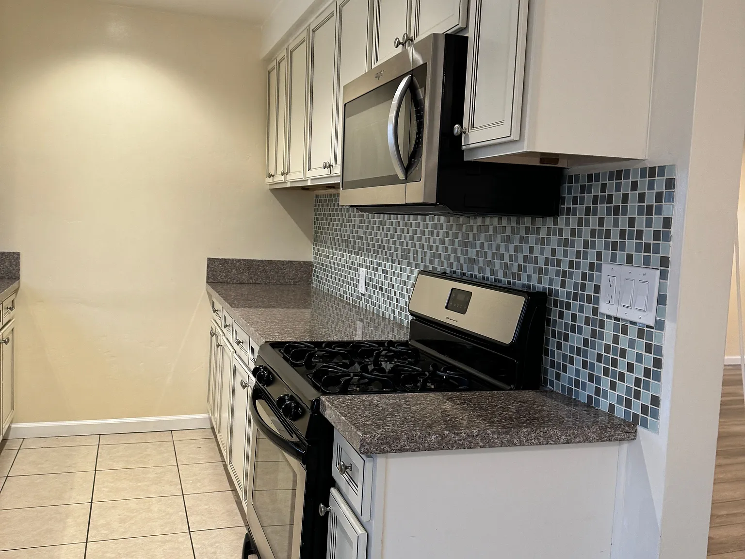 3 bed, 1.0 bath, 1150 sqft, $3,399 — Photo 4
