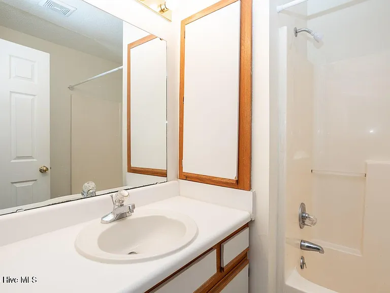 905 Allen Rd #D2 — Photo 7