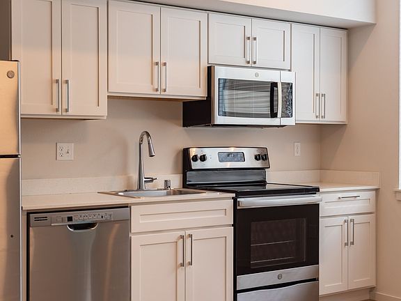 3rd image of 607 S Ainsworth Ave #302