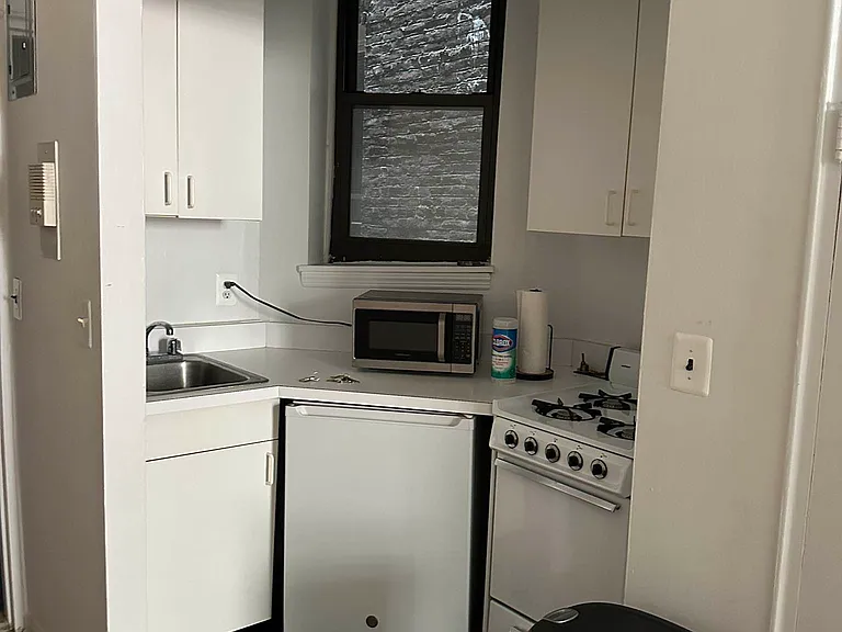 308 E 90th St #1B — Photo 3