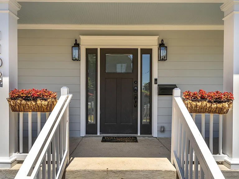 1102 Caldwell Ave — Photo 5