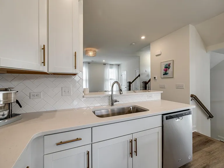 400 Simeon Dr — Photo 10