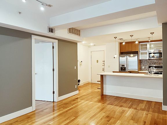 3rd image of 117 E 102nd St APT 2A
