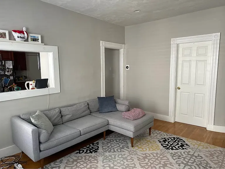 166 Glen St #1 — Photo 2