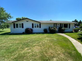 402 Spring Ave S, Lake Preston, SD 57249