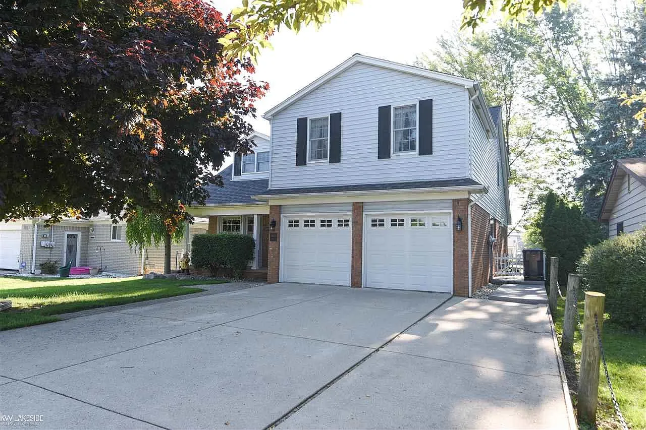 38078 Lakeville St photo 1