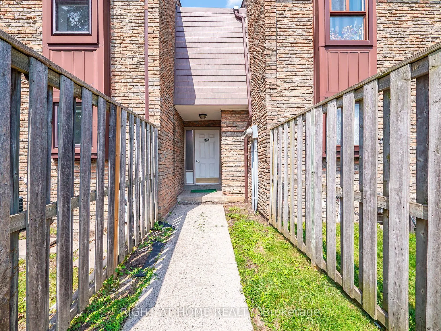 2605 Woodchester Dr — Photo 3