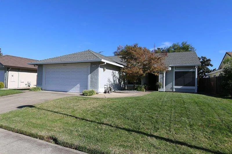 4765 Heatherbrae Cir photo 1