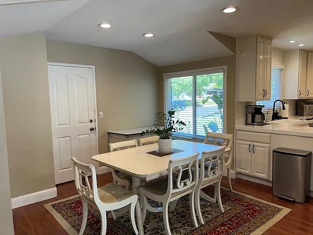 553 Bonita Ave — Photo 27