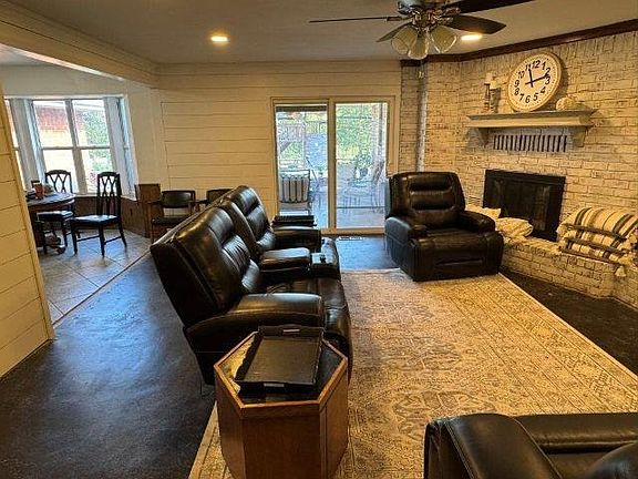 5th image of 3815 N Timberline Dr