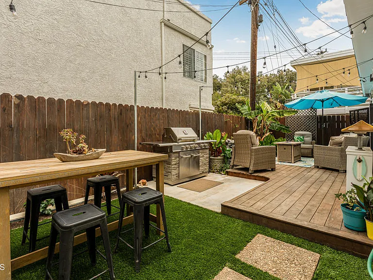 345 Hollywood Blvd — Photo 16