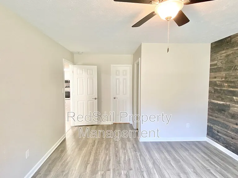 39 Whites Ln #B — Photo 6