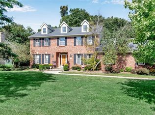 8850 Woodside Dr, Clarence, NY 14031