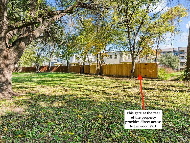 406 Foch St — Photo 36