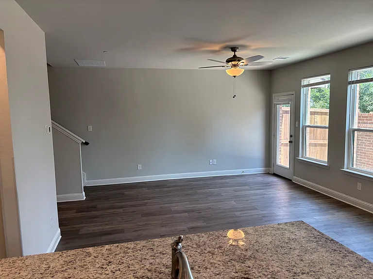 2125 Layla Dr — Photo 11