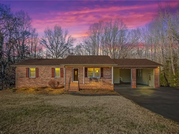 3249 Shacktown Rd, Yadkinville, NC 27055