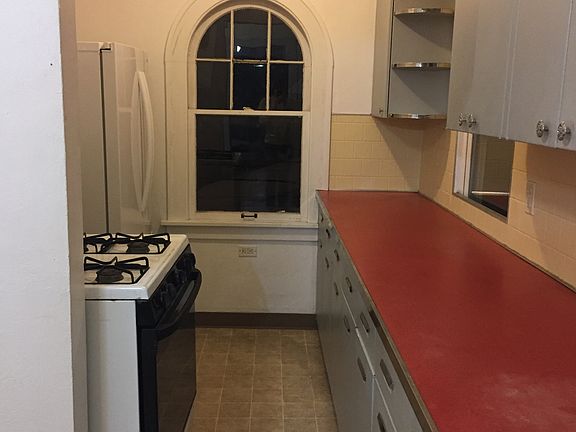 5th image of 2186 Wyandotte Ave