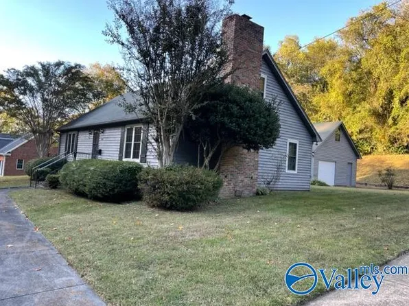 1604 Lusk St, Guntersville, AL 35976