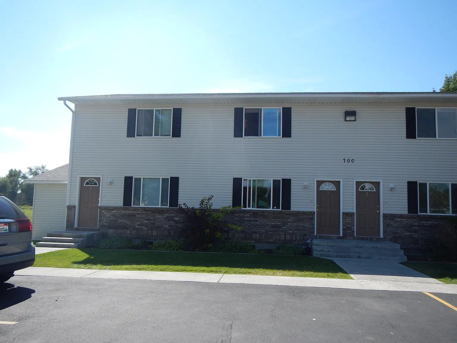 3 bed, 1.5 bath, 1100 sqft, $1,100 — Photo 2