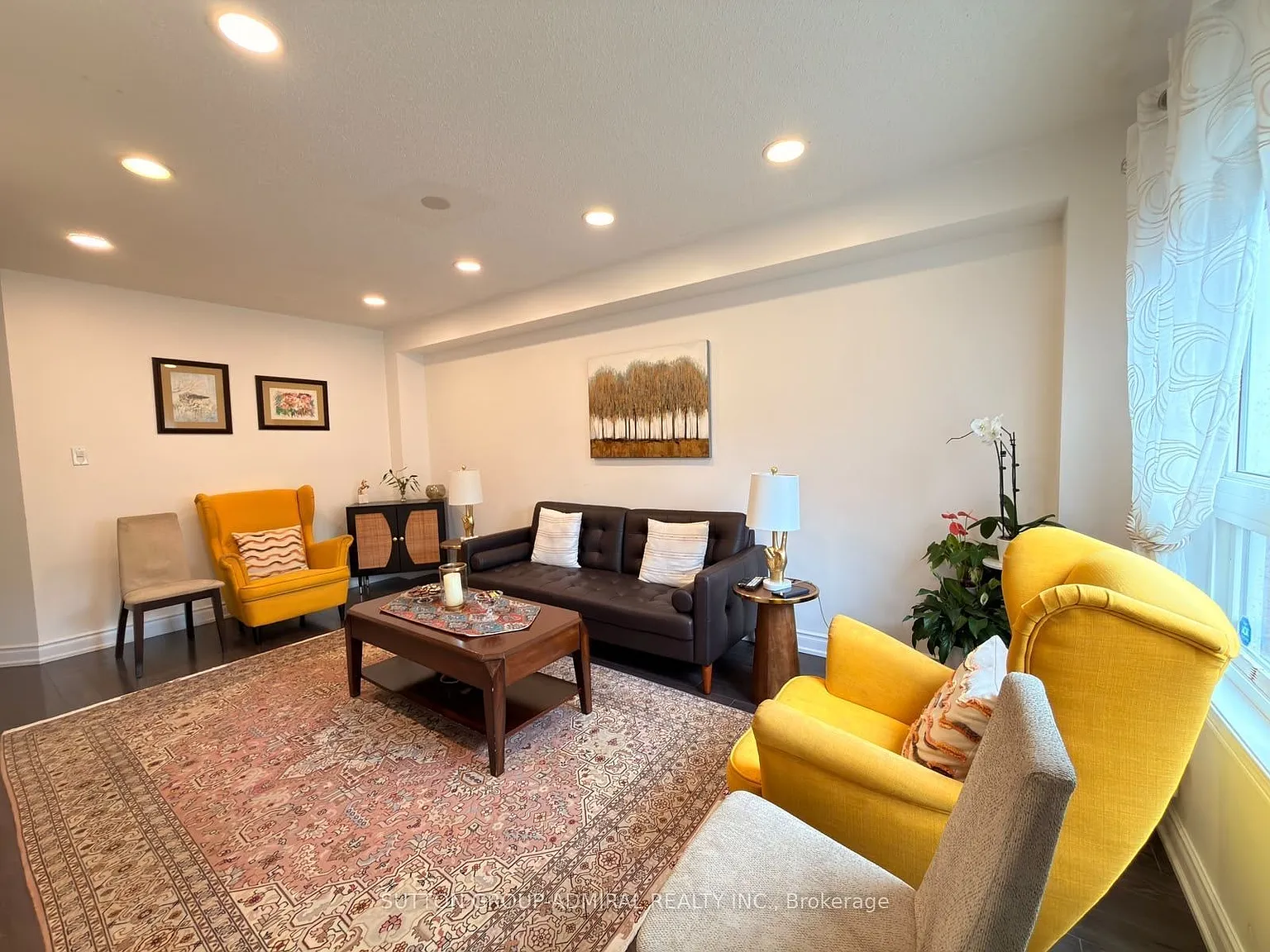 3 bed, $3,000 — Photo 2