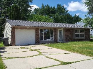 1172 Hunter Dr, Elgin, IL 60120