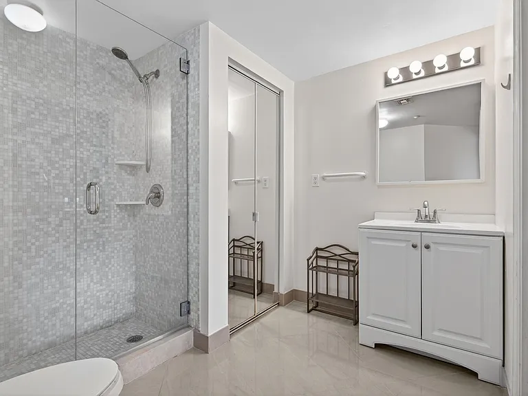2105 Lavers Cir #403 — Photo 20