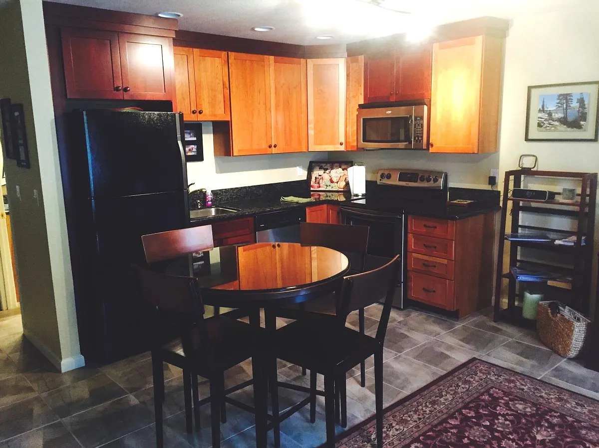 2 bed, 864 sqft, $2,200 — Photo 3