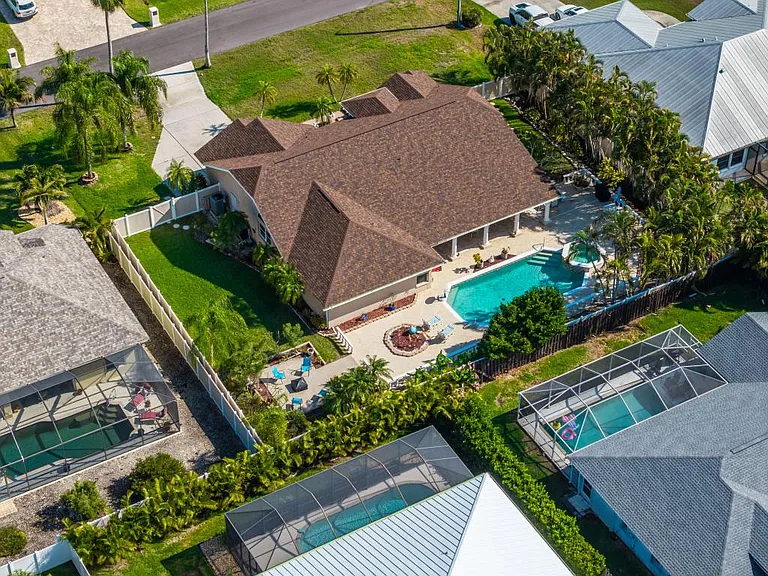 2310 SW 53rd St — Photo 7