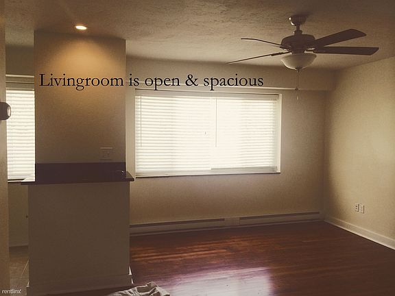 113-10 Livingroom (1)