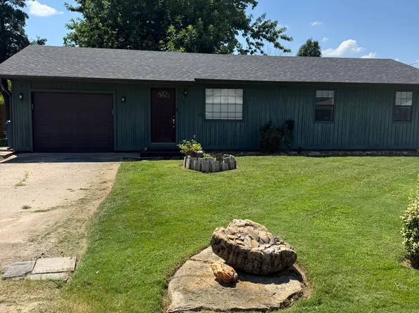 904 SE G St, Bentonville, AR 72712