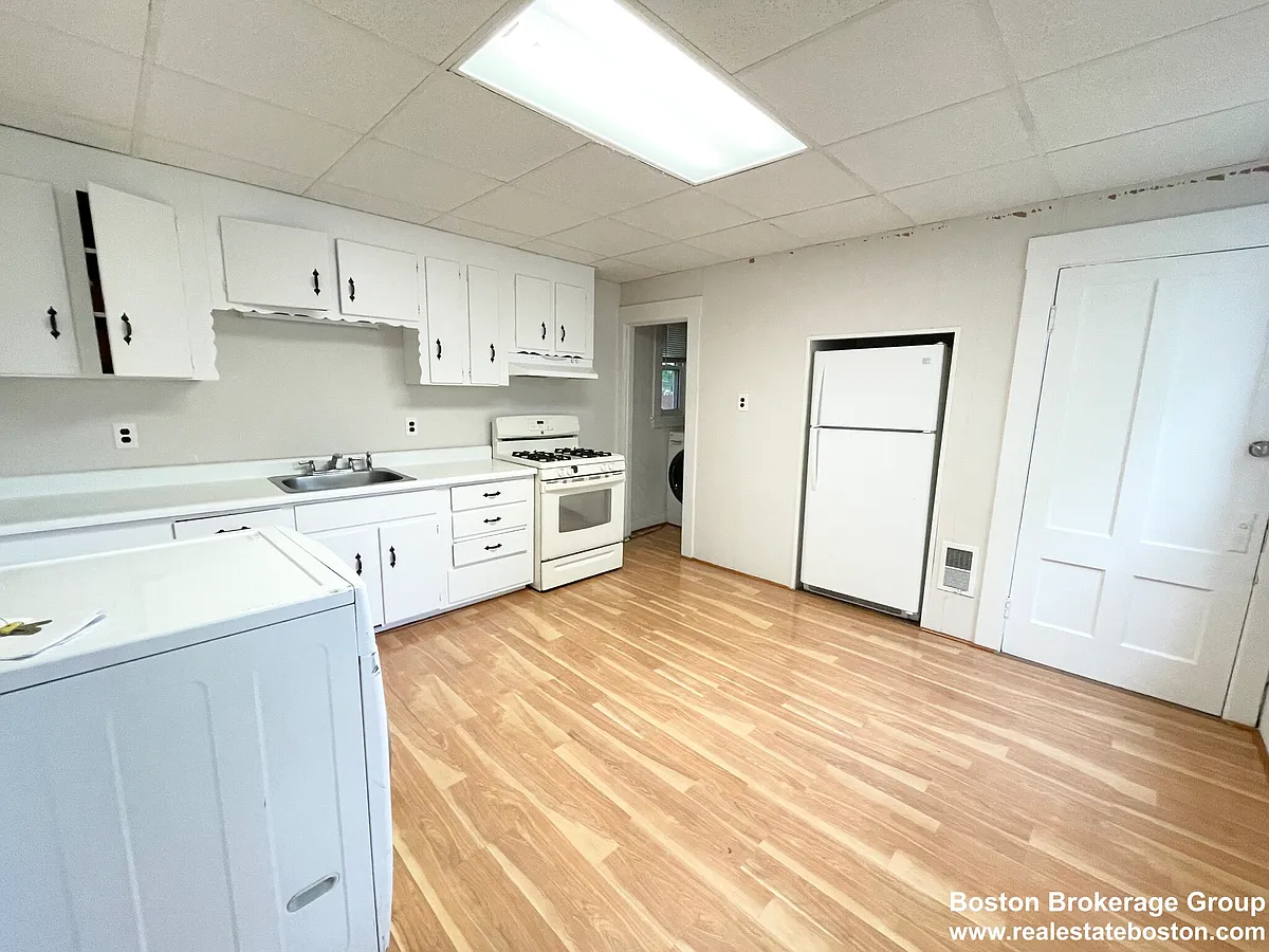 Building Photo - 122 Buttonwood St #1