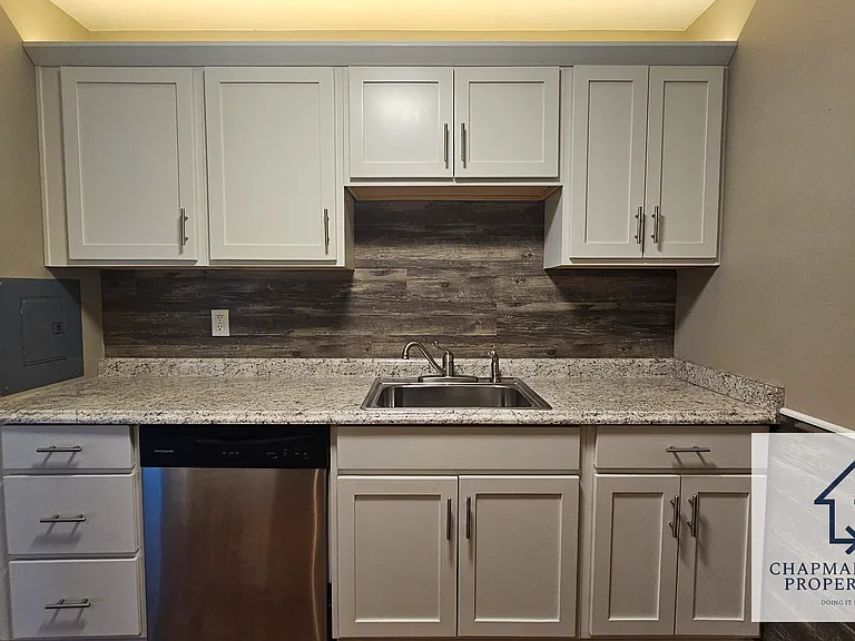 216 Moore Rd #4 — Photo 2