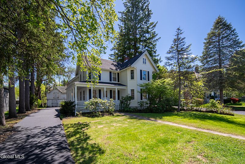 2nd image of 358 Kenwood Avenue