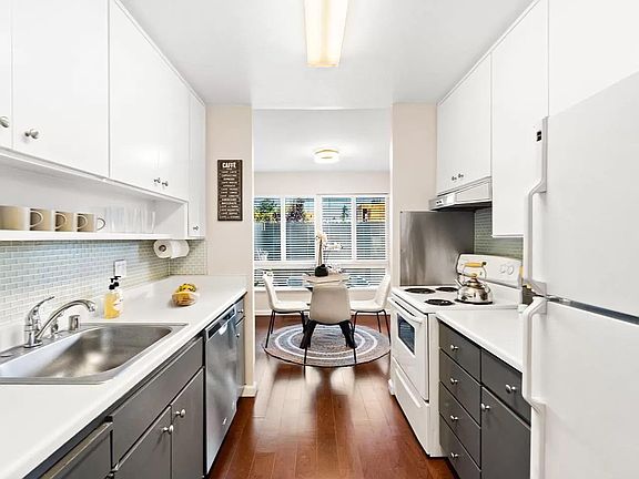 5th image of 966 Peninsula Ave APT 103