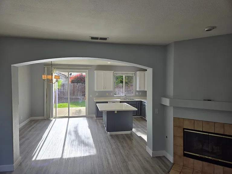 550 Regency Park Cir — Photo 3