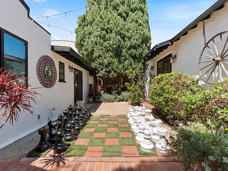 8818 Rosewood Ave — Photo 14