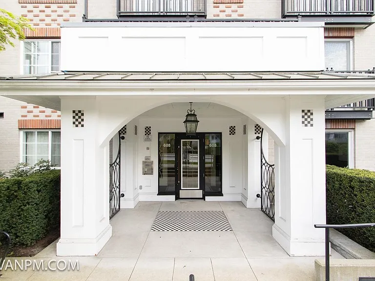 608 Como Lake Ave #316 — Photo 1