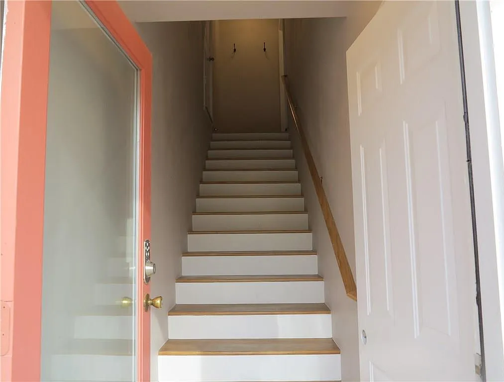 2 bed, 2.0 bath, 1200 sqft, $1,700 — Photo 2