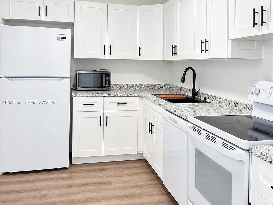1750 James Ave #7K