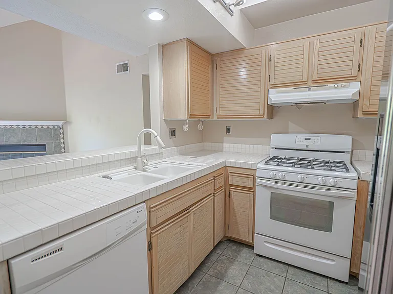 24109 Del Monte Dr #466 — Photo 7