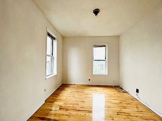 2nd image of 98 Hamilton Pl #7E