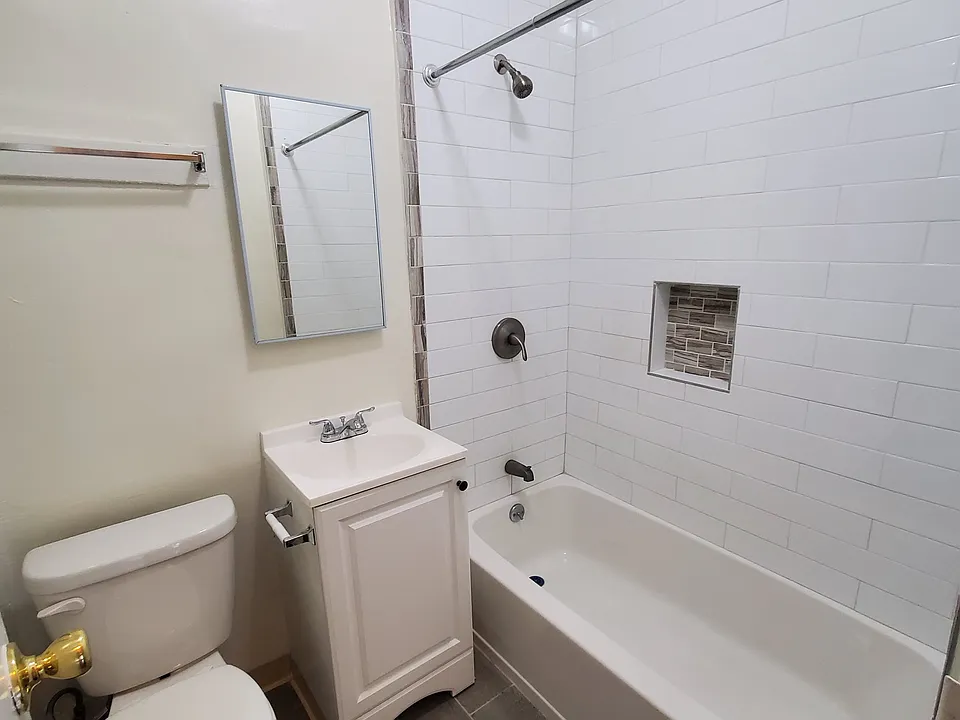542 N Alexandria Ave #101