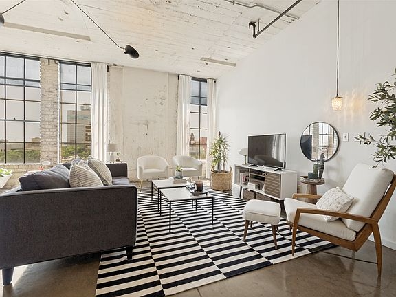 2nd image of 1122 Jackson St APT 508