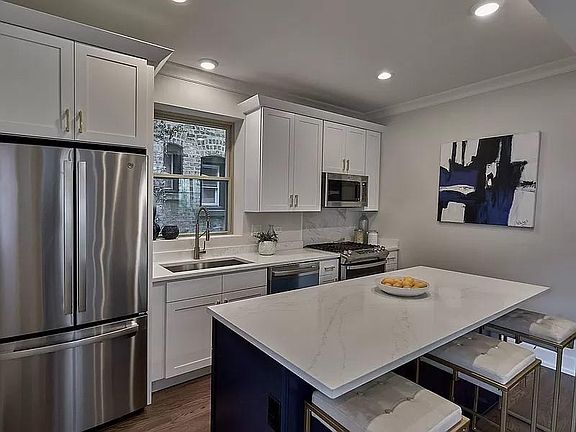 2nd image of 6431 N Wayne Ave #1