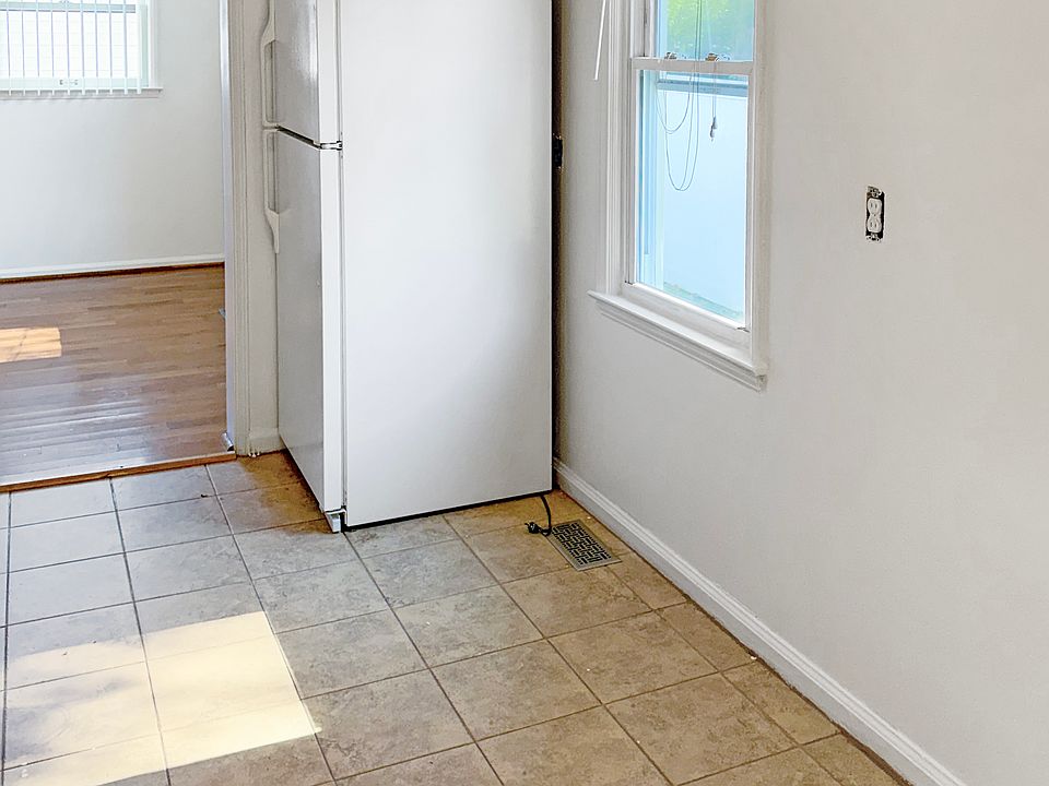 4096 Ellwood Ave, photo 9
