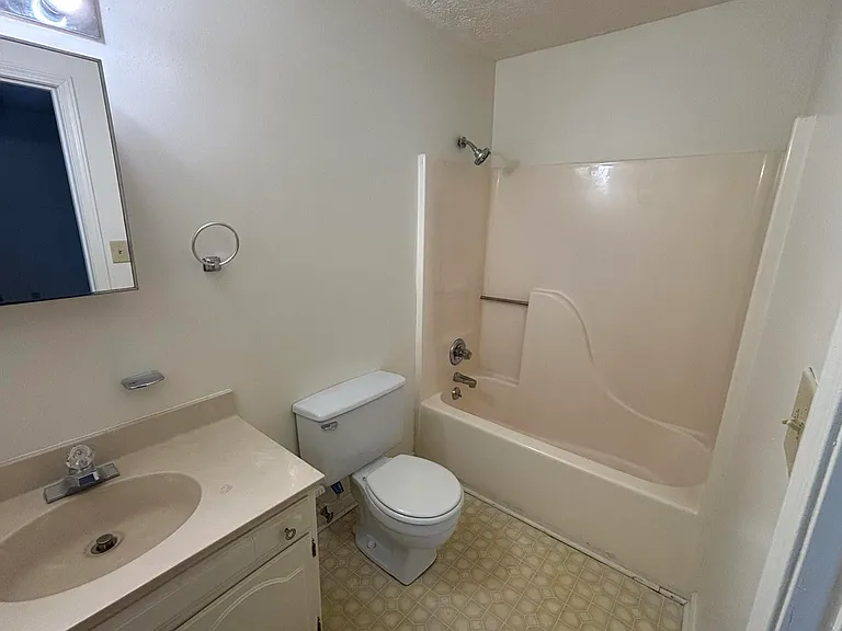 392 Pasadena Dr — Photo 5