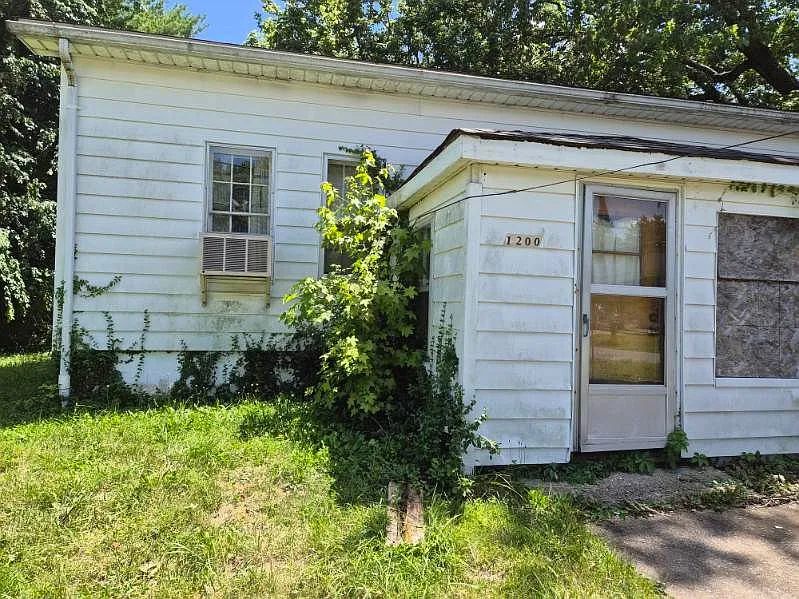 2 bed, 900 sqft, $725 — Photo 2